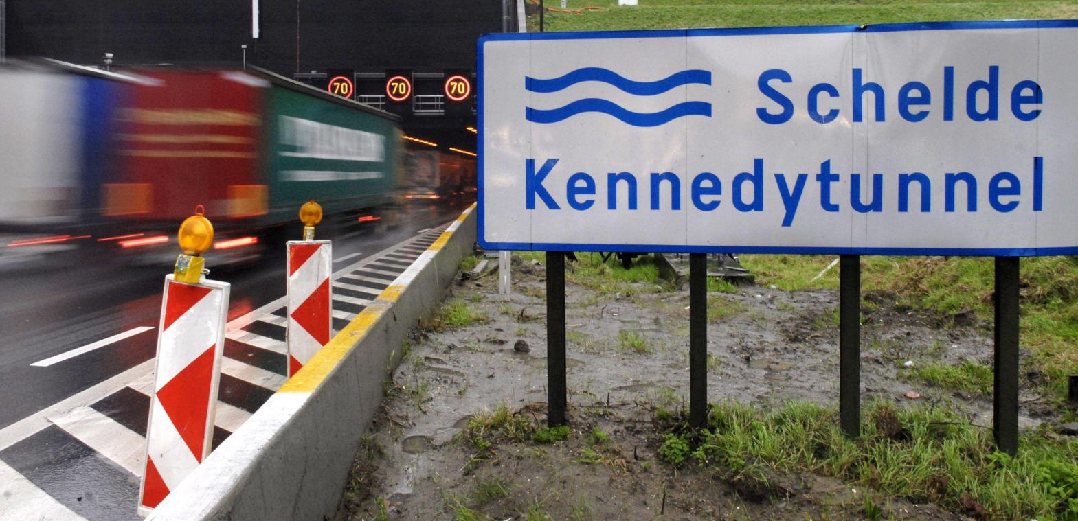 Kennedytunnel en vier andere tunnels krijgen... slagbomen