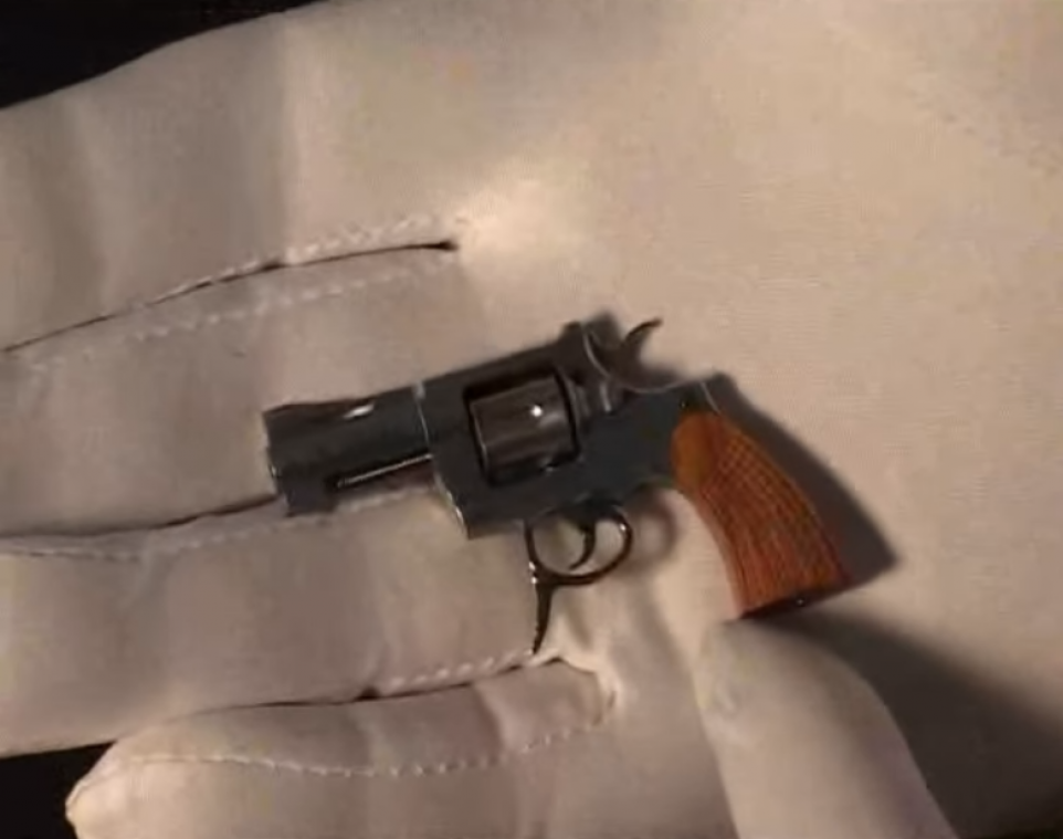 BIZAR. Maak kennis met ‘s werelds allerkleinste revolver (video)