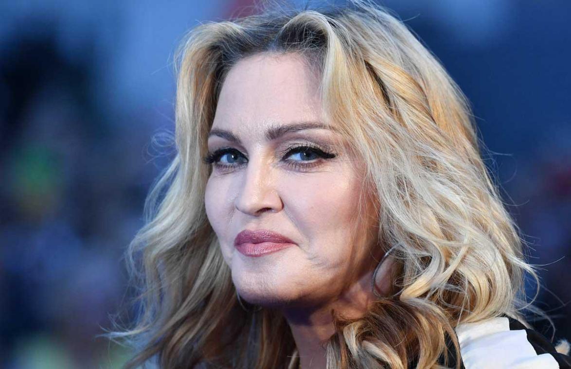 Madonna choqueert met foto’s waarop tepel te zien is: «Heb een beetje zelfrespect!»
