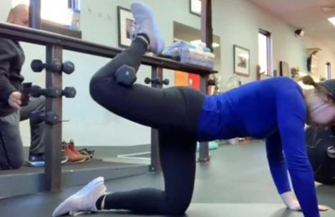 Vrouw in fitness betrapt collega die foto van haar achterwerk maakt: «Ik walg van hem!» (video)