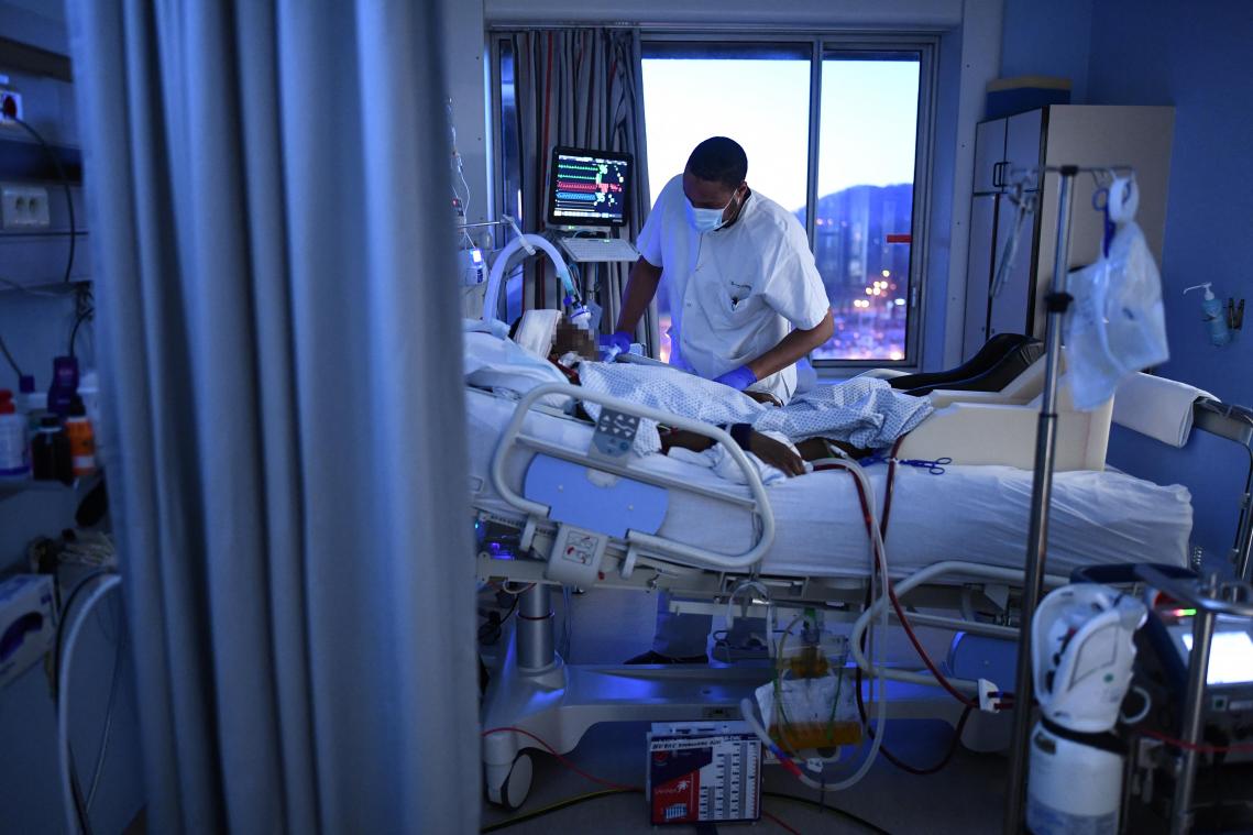 Aantal besmettingen blijft stijgen, weer bijna 2.000 patiënten in de ziekenhuizen