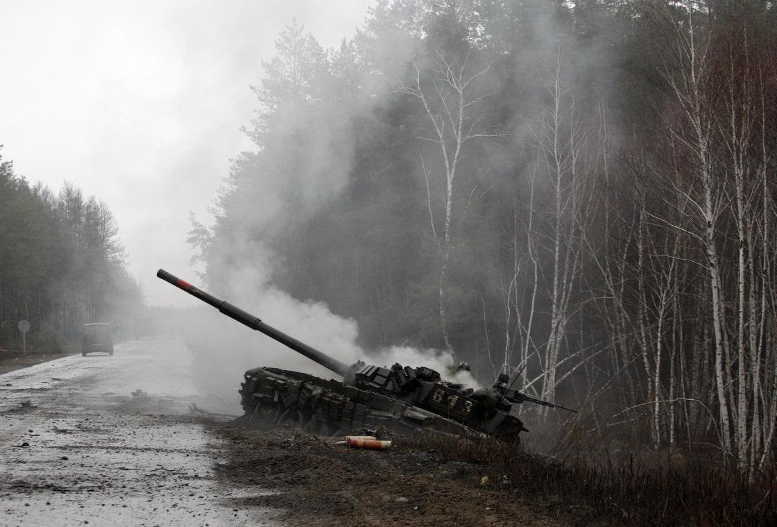 Oekraïense boer ‘steelt’ Russisch pantservoertuig (video)