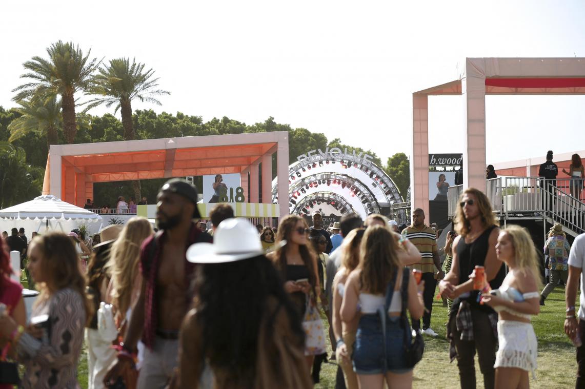 Influencers noemen exclusieve Revolve Festival op Coachella het nieuwe ‘Fyre Fest’ (video)