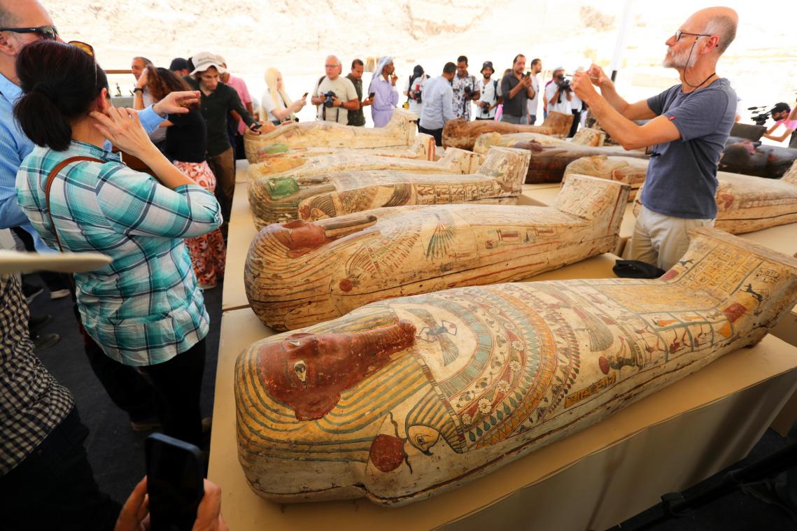 IN BEELD. Meer dan 400 standbeelden en sarcofagen ontdekt in Egypte