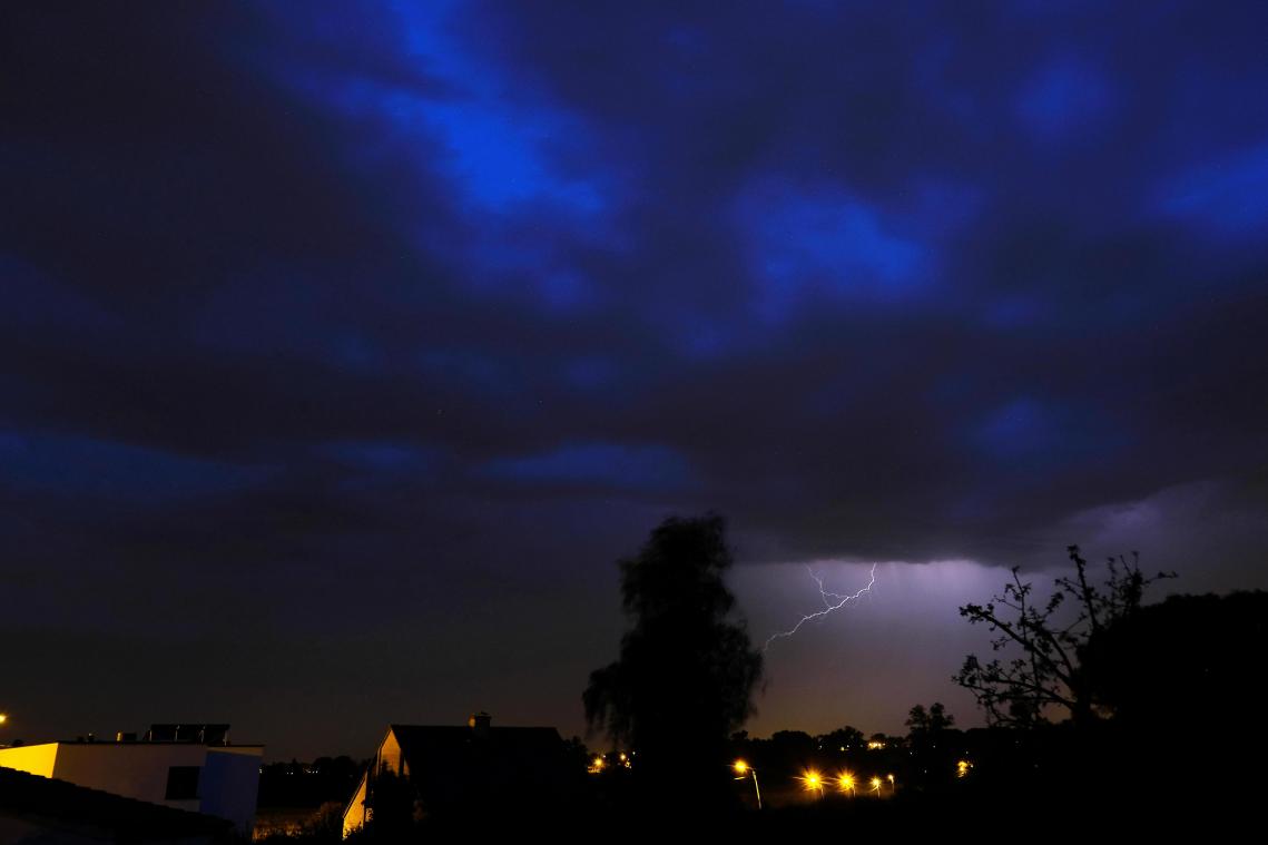 Onweerszone trekt over het land: «Kan lokaal hevig zijn»