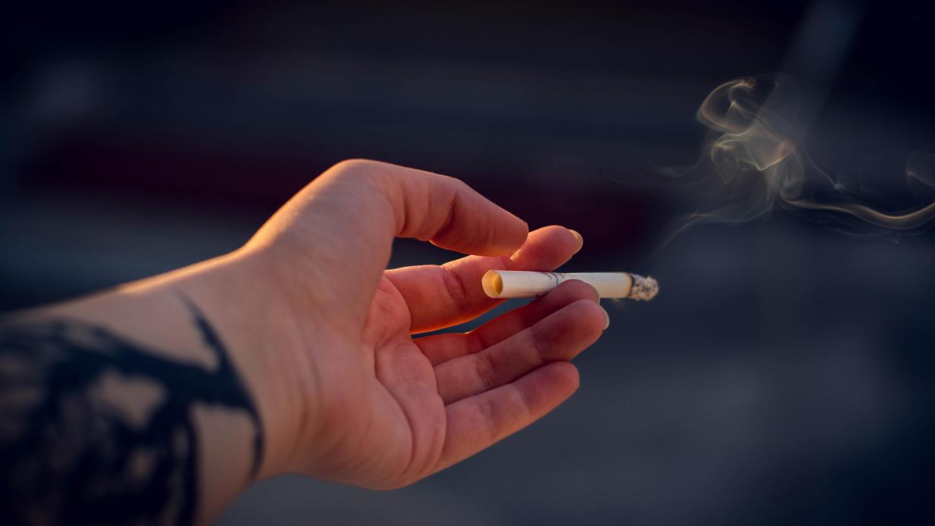 Brits rapport raadt aan wettelijke leeftijd voor kopen van tabak jaarlijks te verhogen