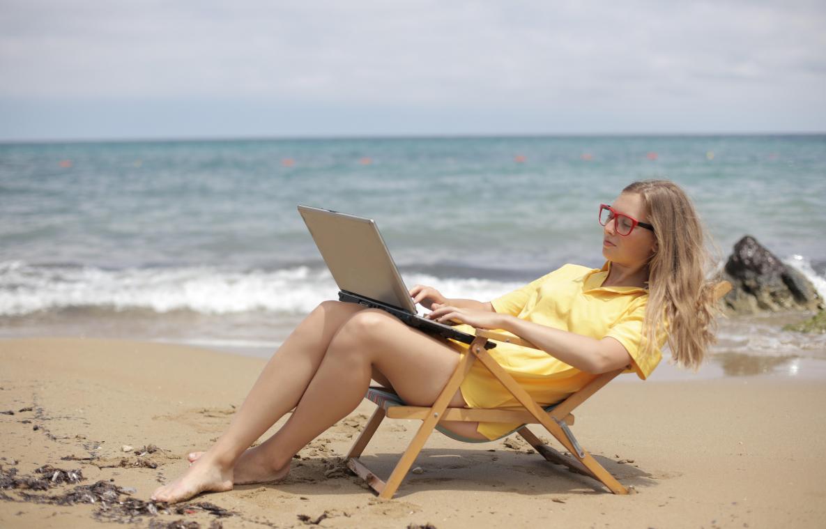 2 op de 3 werknemers krijgt stress van naderende vakantie omdat ze werk niet rond krijgen