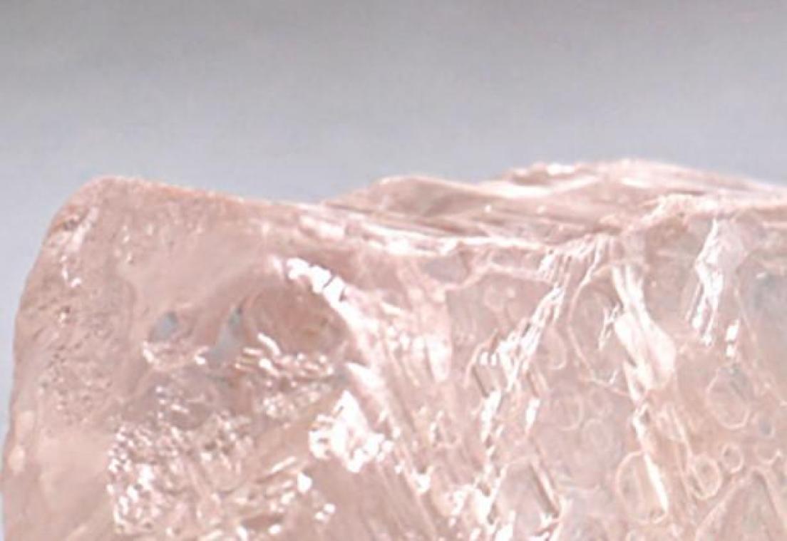 WOW. Grootste roze diamant in 300 jaar tijd ontdekt