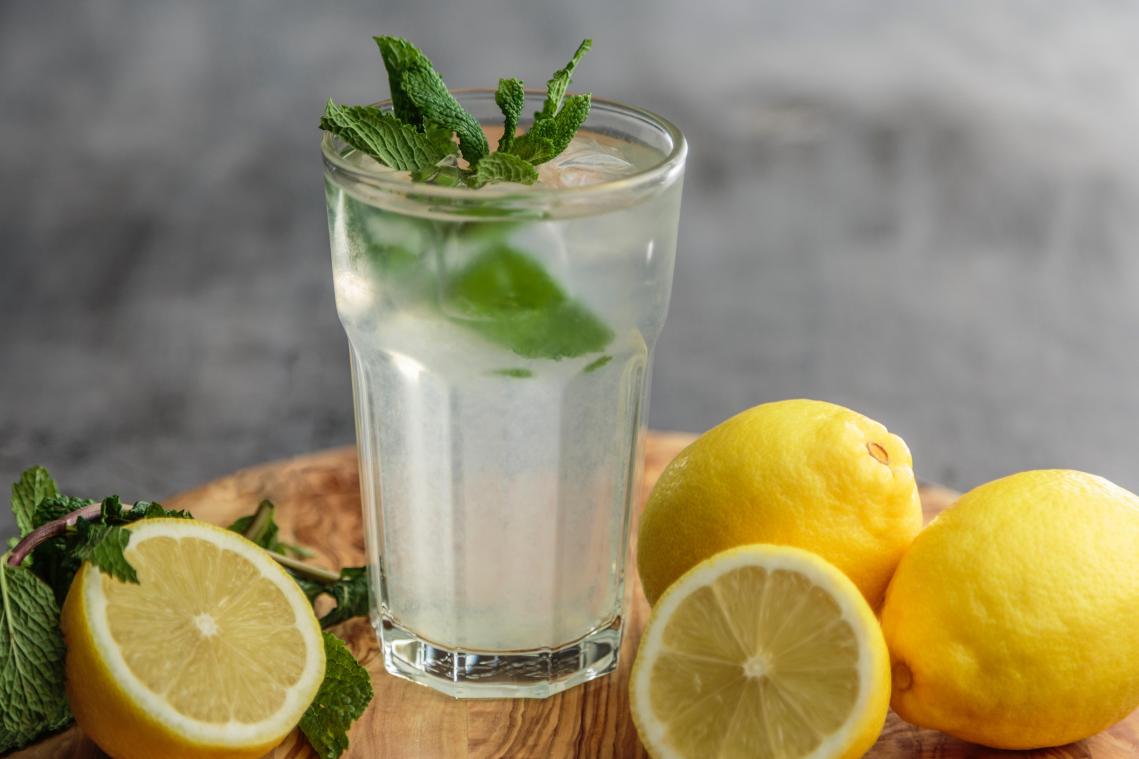 Is een glas citroensap ‘s ochtends echt een wondermiddel?