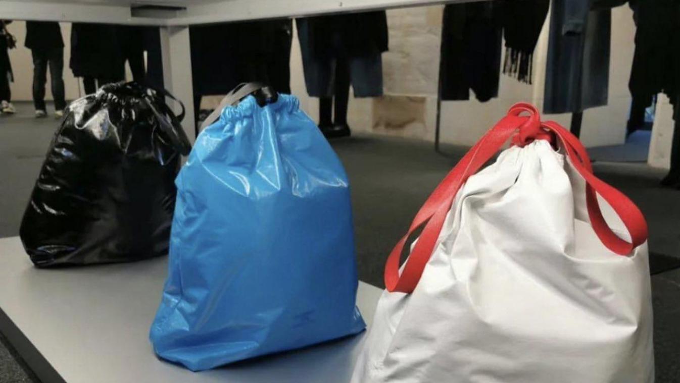 Omstreden Balenciaga vuilniszak eindelijk te koop... voor 1400 euro: «Is dit een sociaal experiment?»