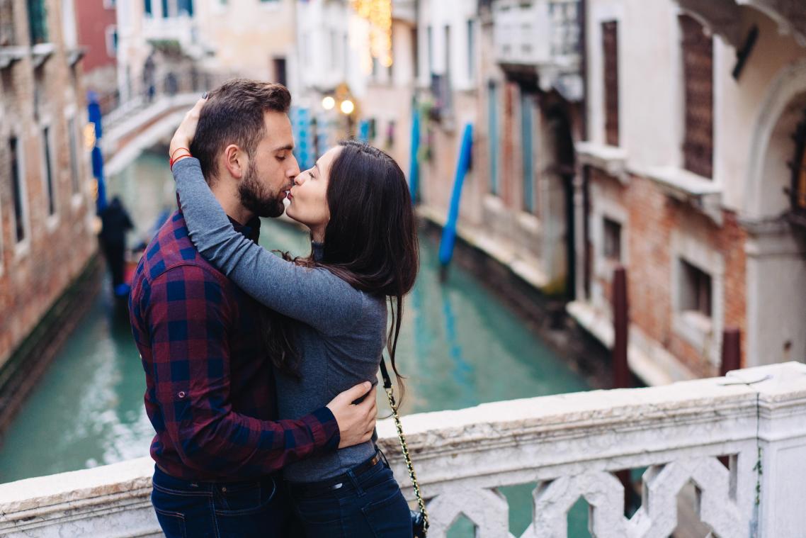Italië richt «romantische zones» in waar het «verplicht» is om iemand te kussen