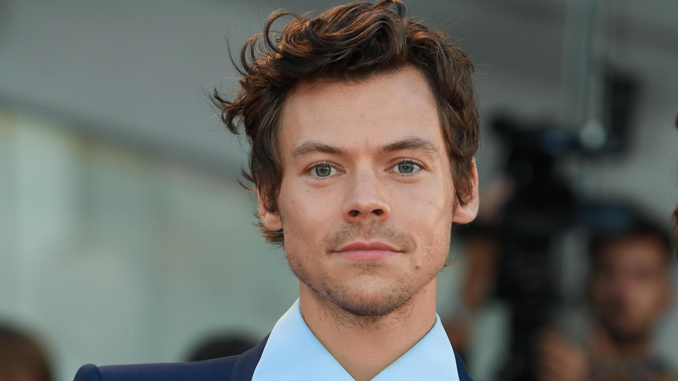 WOW. Spuugde Harry Styles op co-star Chris Pine op Filmfestival Venetië? (video)
