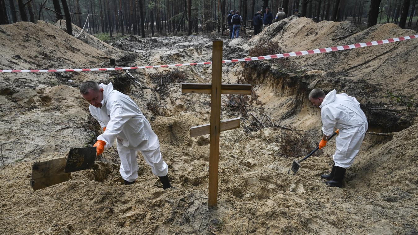 Oekraïne ontdekt massagraf en tientallen martelkamers in heroverde gebieden (foto’s)