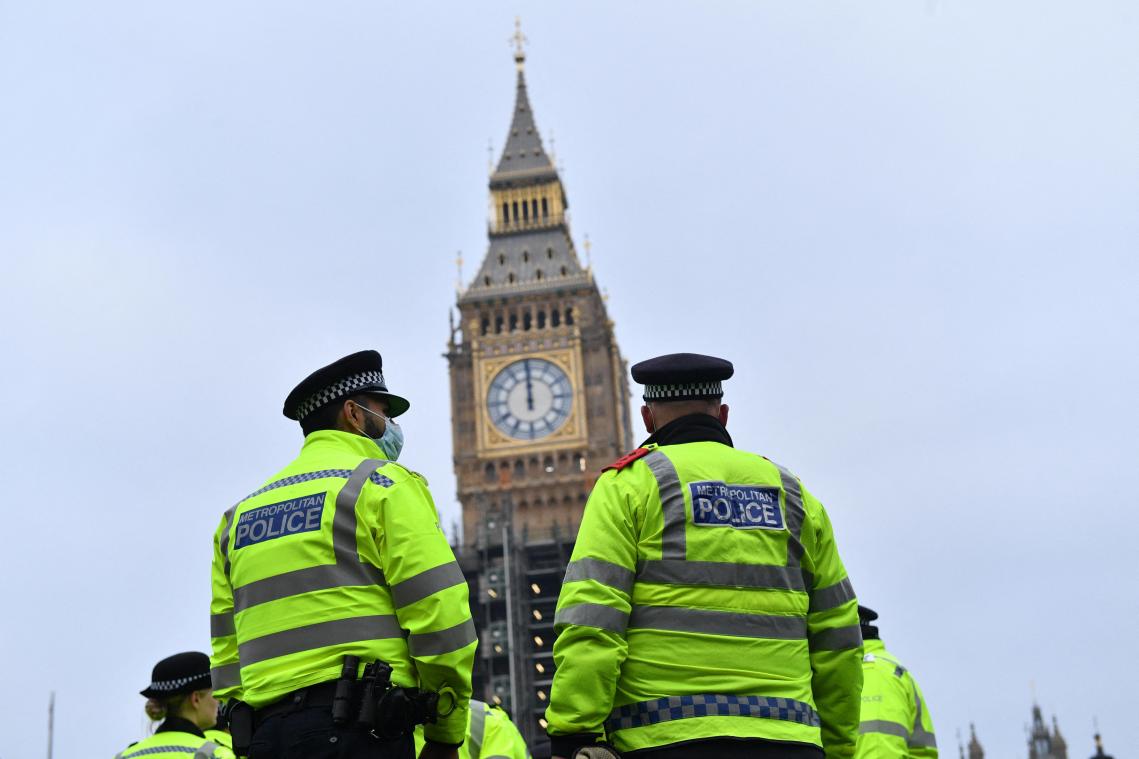 ‘Booty patrol’ en diepgeworteld seksisme: Nieuw rapport onthult misogyne wantoestanden bij Britse politie