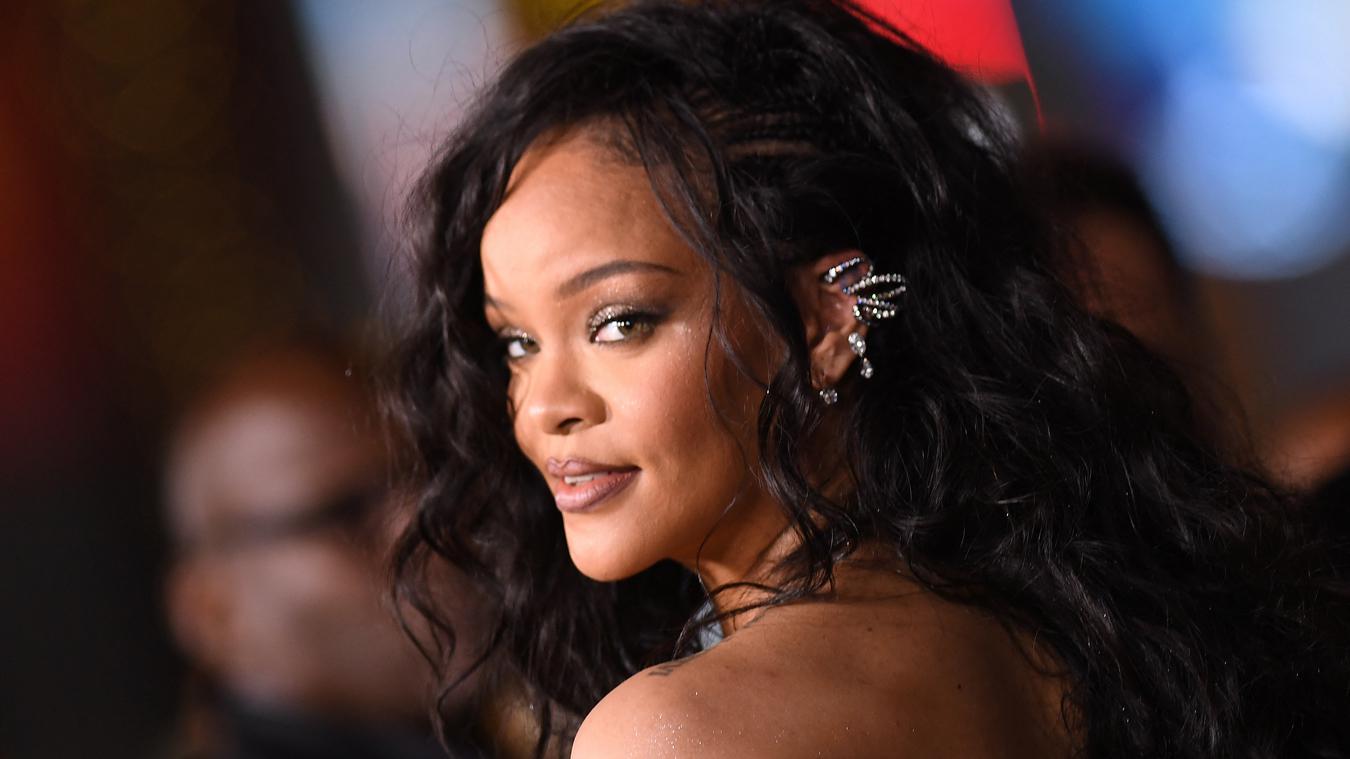 Rihanna poseert zonder slipje in lingerie, maar botst ook op kritiek: «Dit is erover!» (foto)