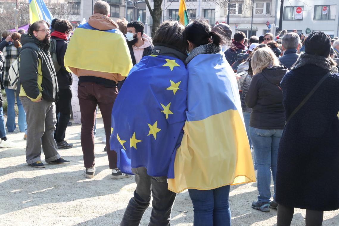‘Golf van solidariteit’ zwakt af: ook Oekraïense vluchtelingen slapen nu op stationsbanken