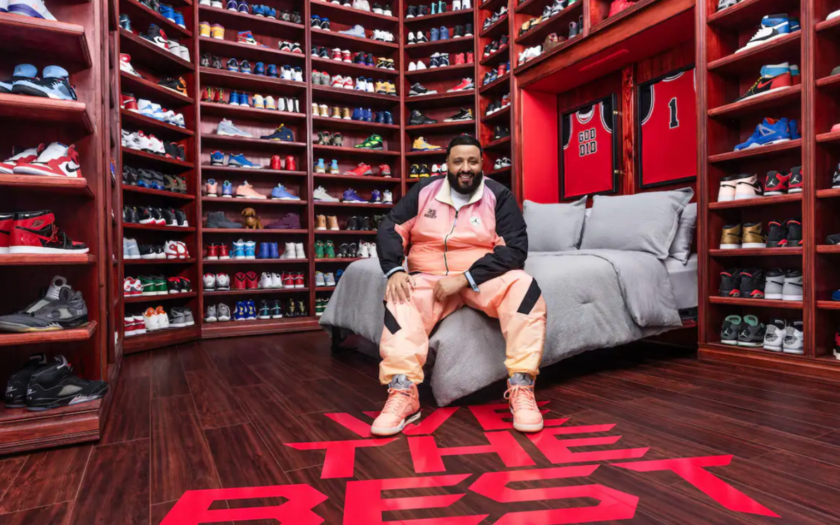 Je kan nu voor een spotprijsje logeren in de sneakerkamer van DJ Khaled