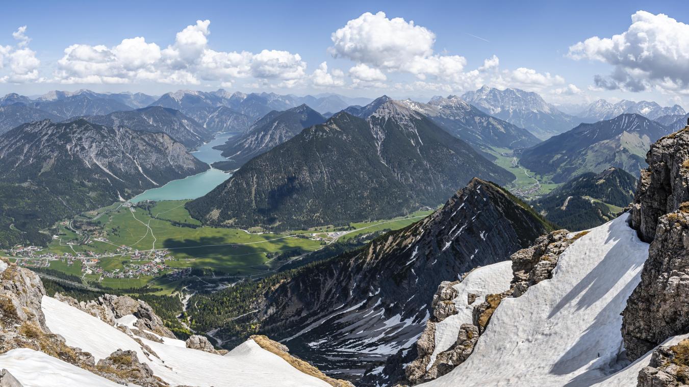 Man maakt fatale val tijdens afdaling van hoogste berg van Duitsland