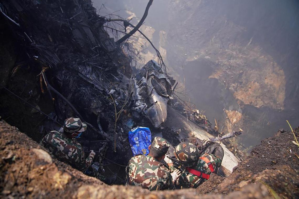 Vliegtuig stort neer in Nepal: dodentol loopt op tot 67