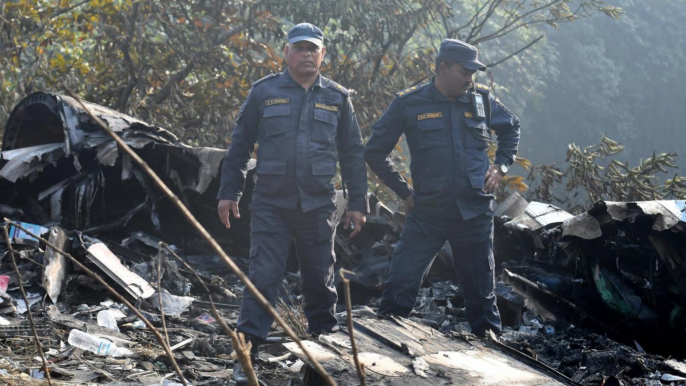 Hoop om overlevenden van vliegtuigcrash Nepal terug te vinden is nihil