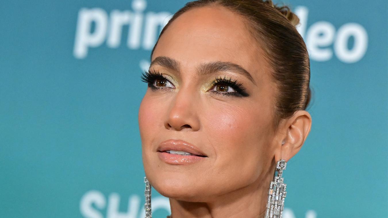 Jennifer Lopez trekt aandacht met doorzichtige jurk: «Wow, wat een godin!» (foto)