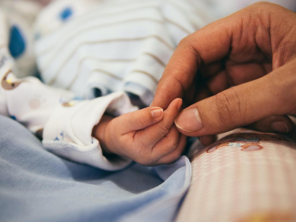 WTF. Schaamteloos ‘supplement’ op Amerikaanse ziekenhuisfacturen na bevalling: «Rot tot op het bot»